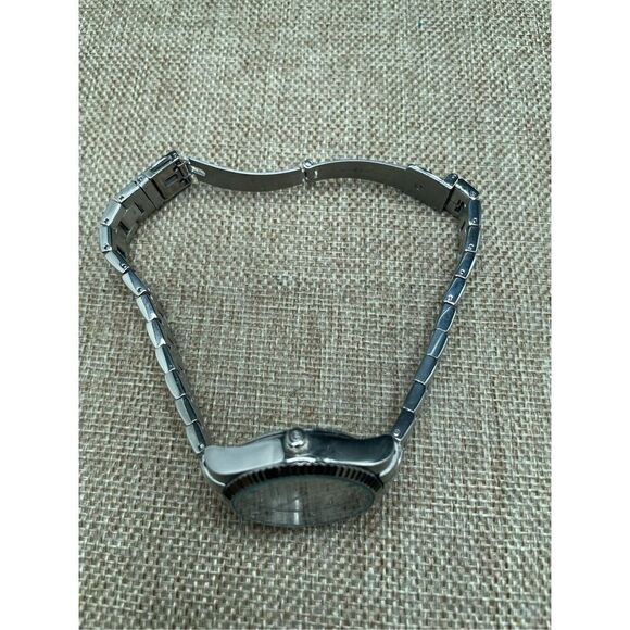 stuhrling Allure 607L Quartz 32mm Classic Women’s Wrist Watch Silver - Picture 4 of 10